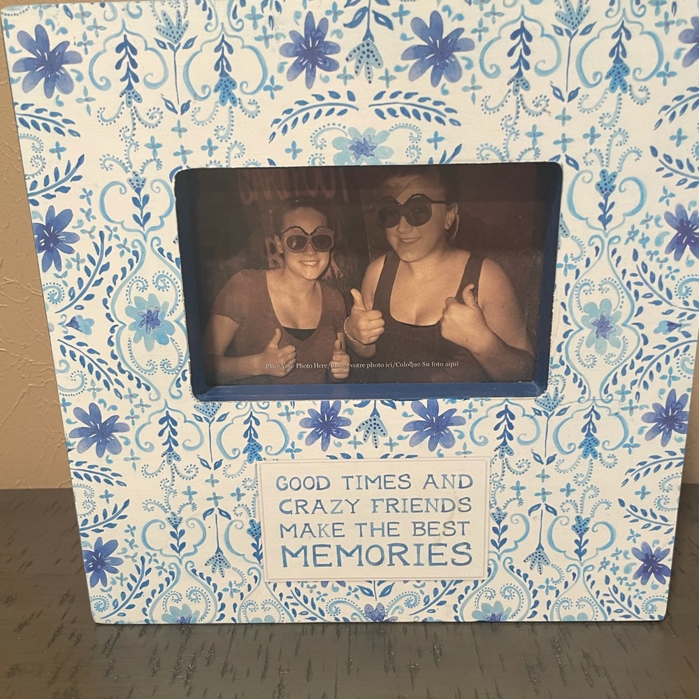 Brand New Picture Frame Holds 4x6